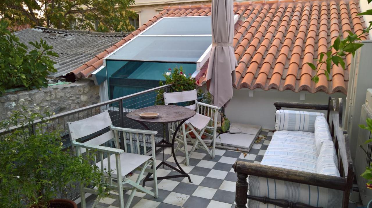 Under The Acropolis, Tiny Room, Big Terrace Appartement