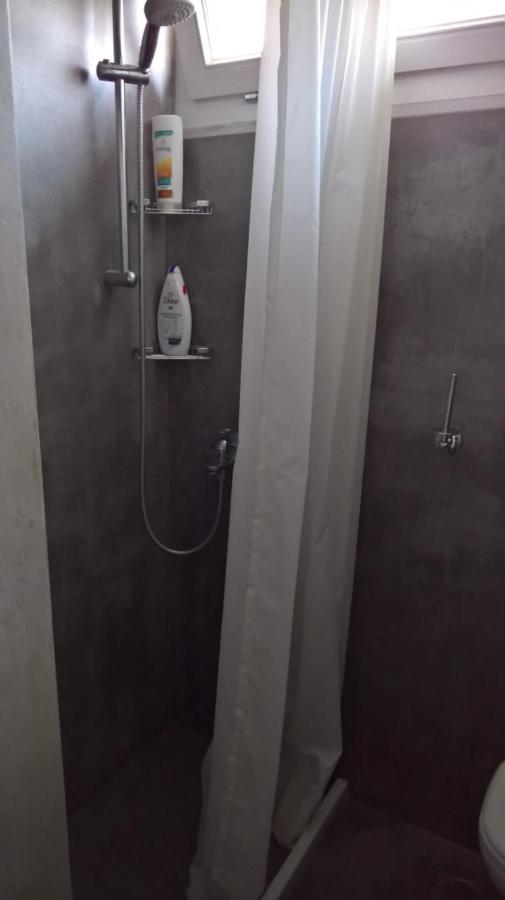 Under The Acropolis, Tiny Room, Big Terrace Apartment Athen