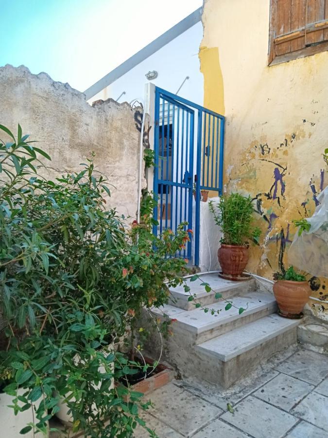 Apartment Under The Acropolis, Tiny Room, Big Terrace *